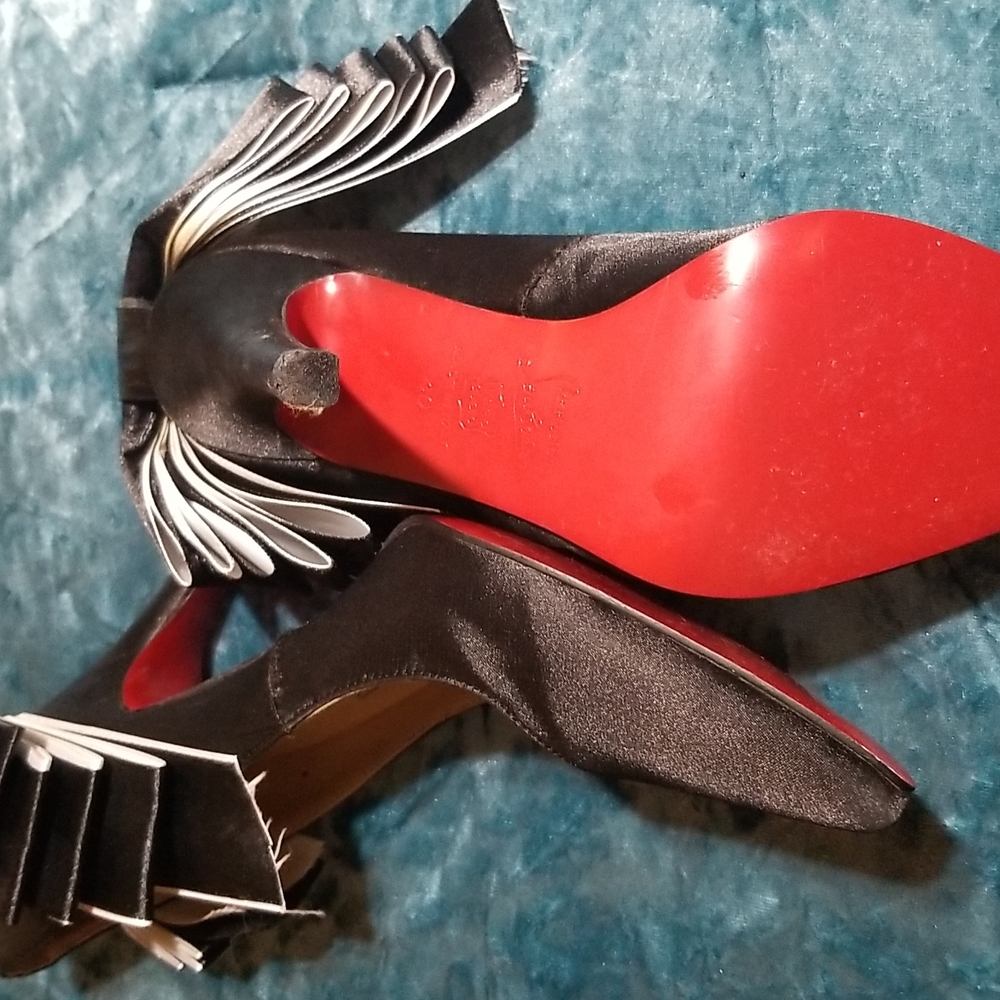 Christian Louboutin size 9 - Picture 2 of 2